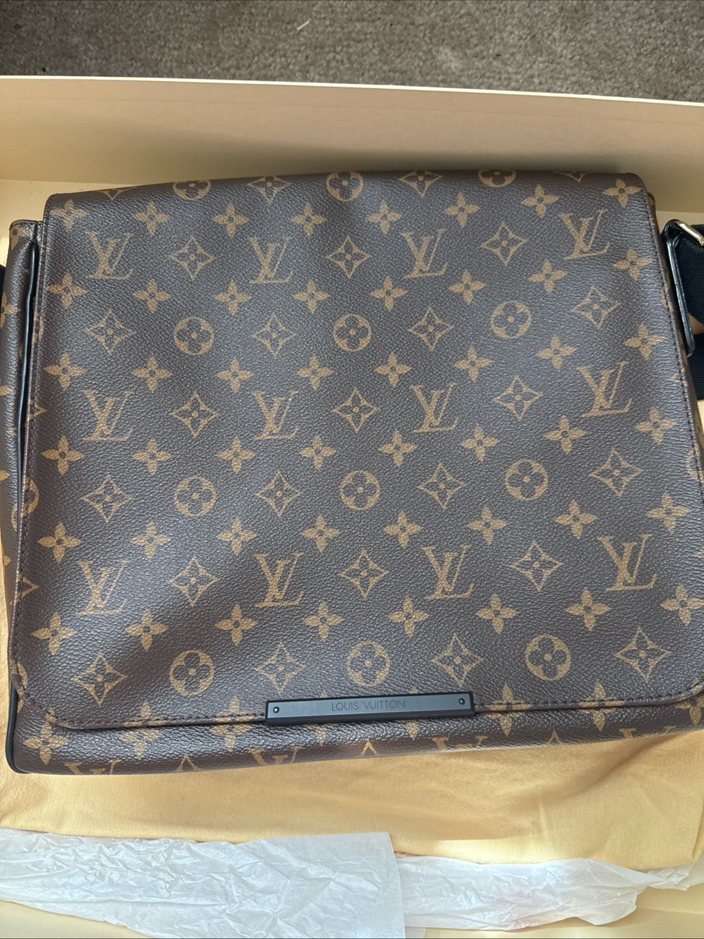 Louis Vuitton Monogram Canvas Messenger Bag - Brown